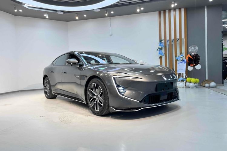 Used  12 2023 700 Three-Laser Rear-Wheel Drive Luxury Edition
