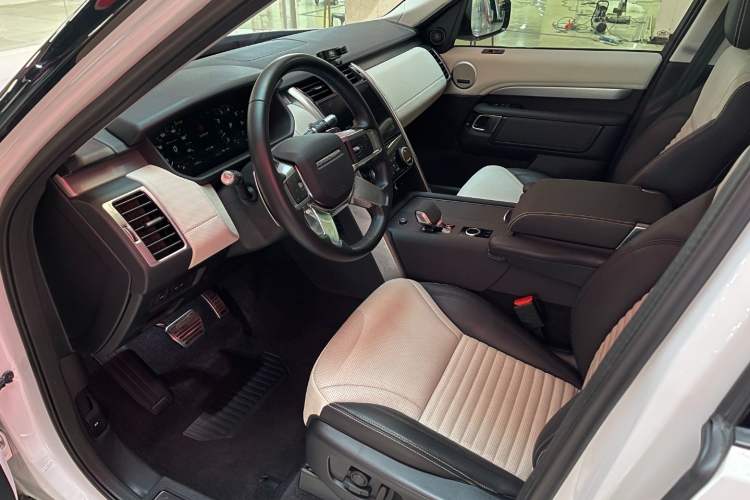 Used Land Rover Discovery 2021 360 PS R-Dynamic SE