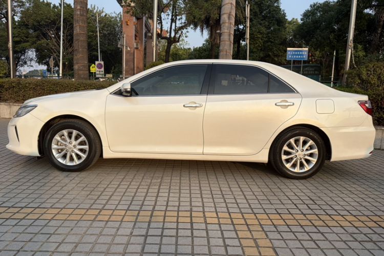 Used Toyota Camry 2016 2.0G 10th Anniversary Leading Edition
