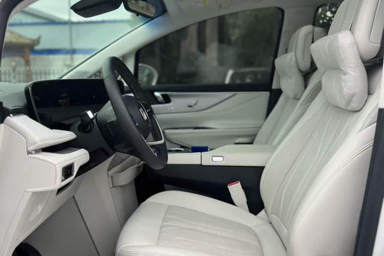 Used Buick GL8 New Energy 2024 Lu Zun Luxury Edition 7-Seater
