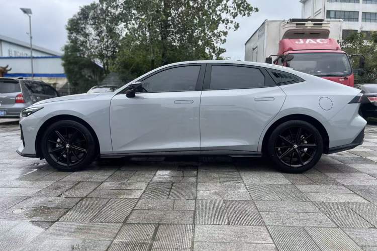 Used Changan UNI-V 2022 1.5T Prestige Version
