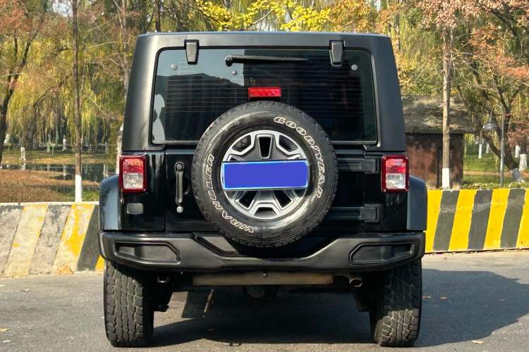 Used  Wrangler 2017 3.0L Sahara Four-Door Comfort Edition
