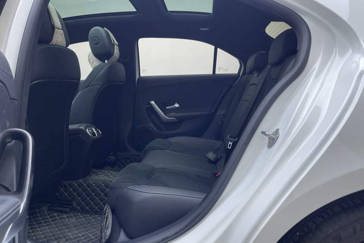 Used Mercedes-Benz A-Class 2022 Revised Version A 200 L Sport Sedan Fashionable Style