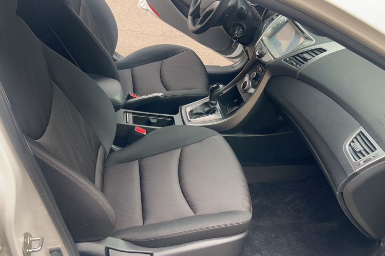 Used Hyundai Elantra (5th Generation / Langdong) 2016 1.6L Automatic Smart Version
