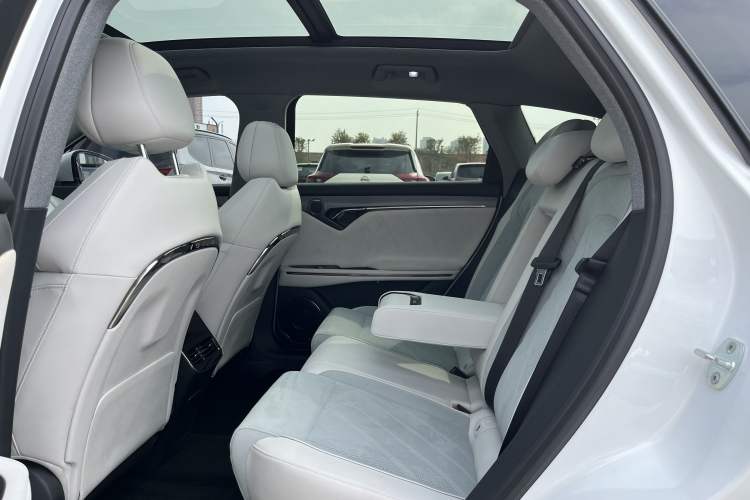 Used VOYAH FREE 2025 318 259 km All-Wheel-Drive Exploration Edition
