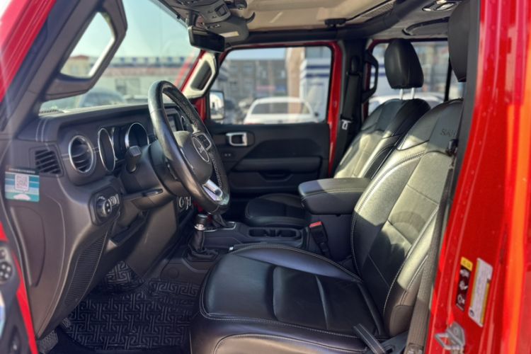 Used  Wrangler 2019 2.0T Sahara Four-Door Version China VI Emission Standard