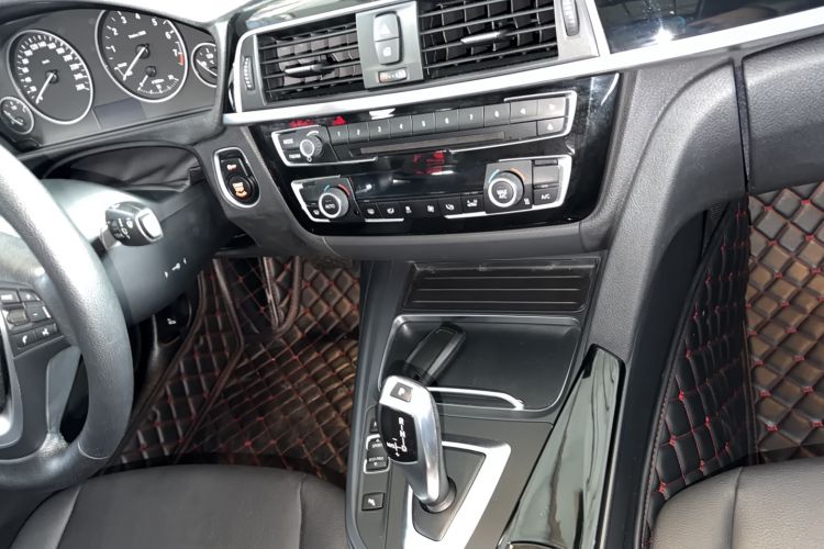 Used BMW 3 Series 2016 320Li Ambition Model
