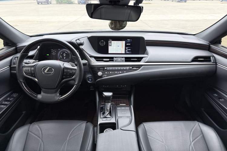 Used Lexus ES 2020 300h Premium Edition
