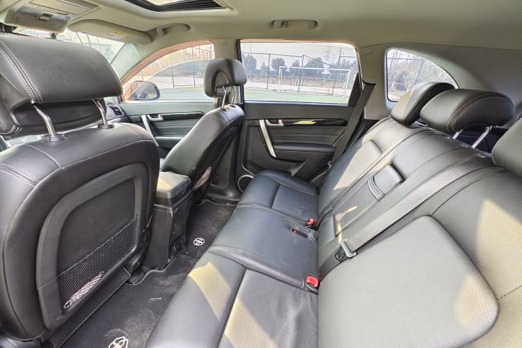 Used Chevrolet Captiva 2015 2.4L 4x4 Flagship Edition 7-Seater
