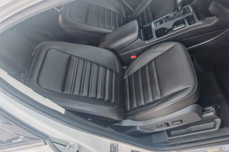 Used Ford Kuga 2019 EcoBoost 180 Two-Wheel-Drive Titanium Plus Model China VI Standard
