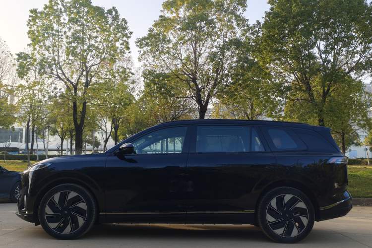 Used  eπ008 2025 210Max Range-Extended Version 5 Seats