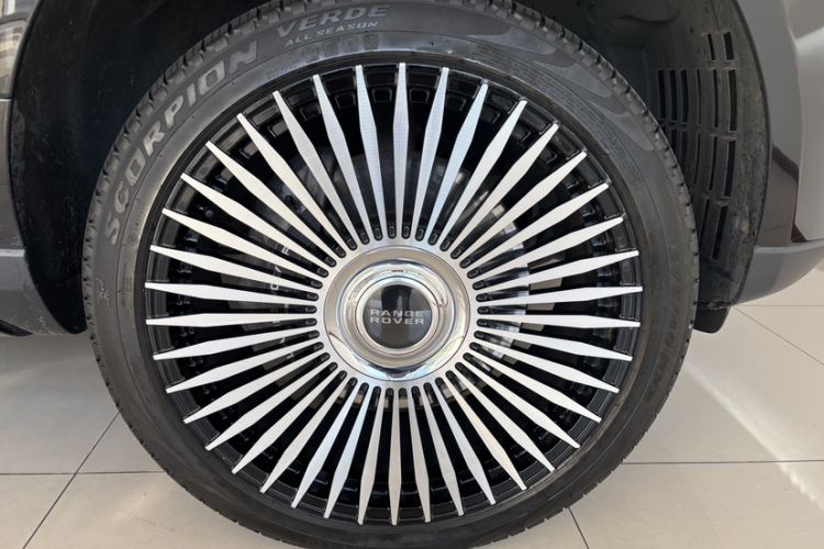 Used Land Rover Range Rover 2022 3.0 L6 400 PS Classic Extended Version
