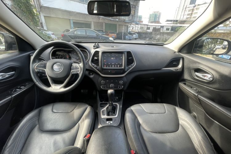 Used  Cherokee 2017 2.0L Superior Edition
