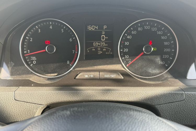 Used Volkswagen Santana 2016 Cross 1.6L Automatic Fashion Edition