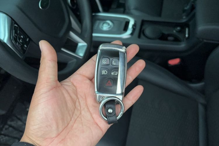 Used Land Rover Discovery Sport 2018 240 PS PURE Edition
