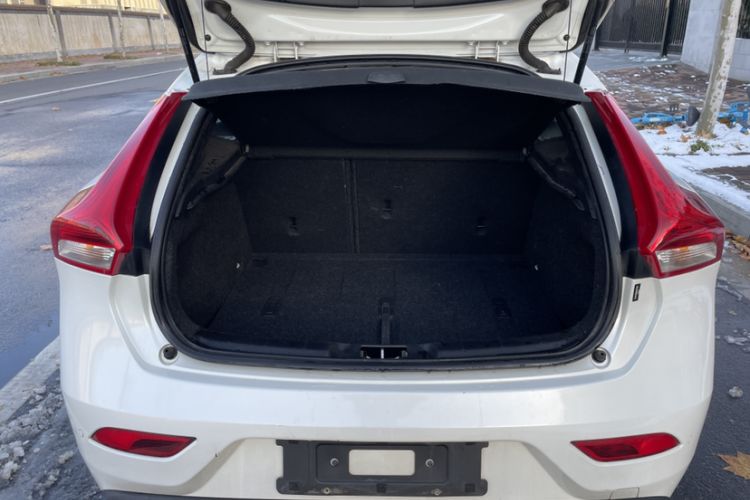 Used Volvo V40 2017 T3 Smart Edition