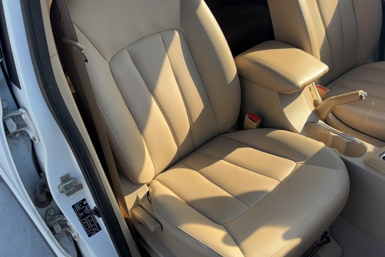 Used Baojun 730 2014 1.5L manual Comfort version 7 seats
