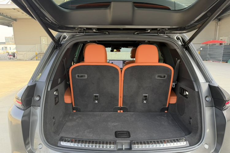 Used Li Auto L8 2023 Pro Model
