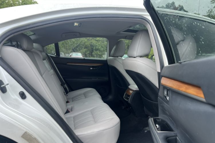 Used Lexus ES 2015 300h Premium Edition
