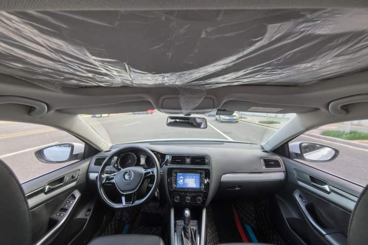 Used Volkswagen Sagitar 2015 1.6L Automatic Comfort Model
