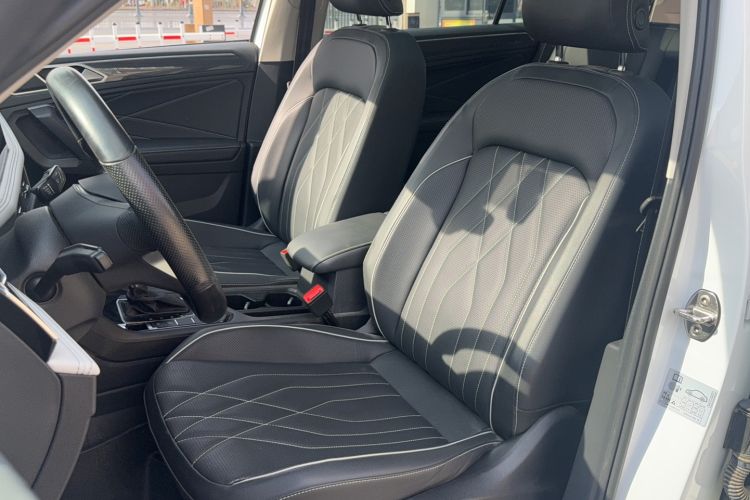 Used Volkswagen Tiguan L 2023 330TSI Automatic Two-Wheel Drive R-Line Enjoyment Edition
