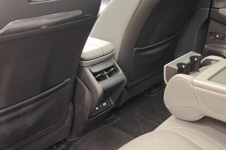 Used Lynk & Co 08 EM-P 2023 120km Long-Range Halo