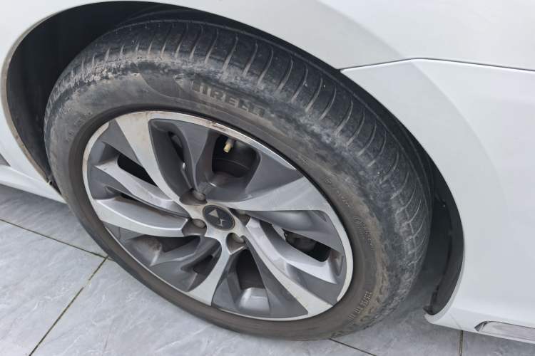 Used  5LS 2014 1.6T Luxury Edition THP160
