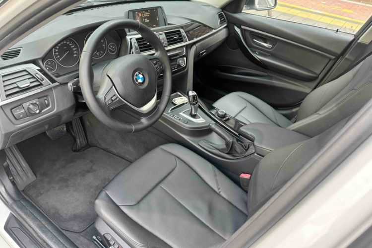 Used BMW 3 Series 2016 320Li Ambition Model
