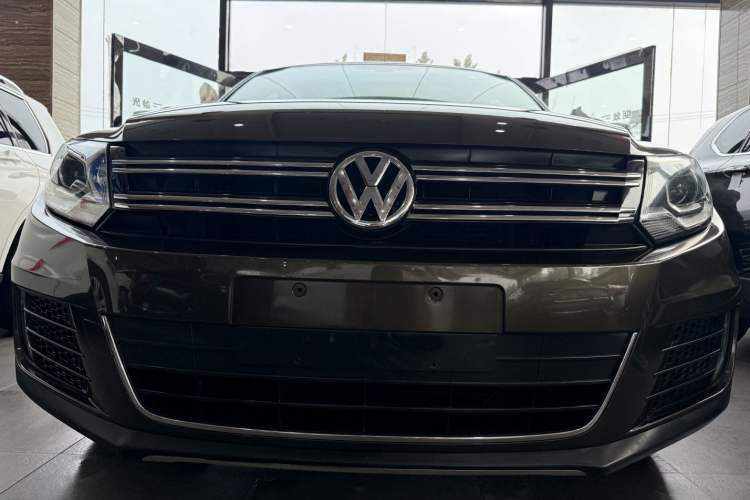 Used Volkswagen Tiguan 2015 1.8TSI Automatic All-Wheel-Drive Luxury Model
