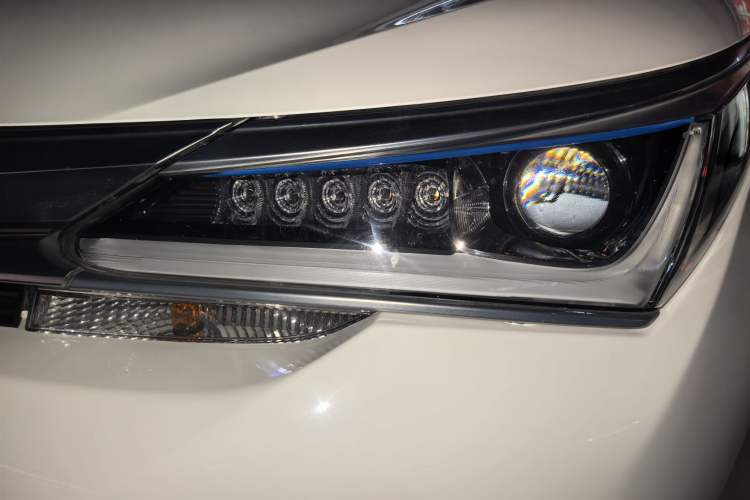 Used Toyota Corolla 2018 Dual-Engine 1.8L E-CVT Smart Edition
