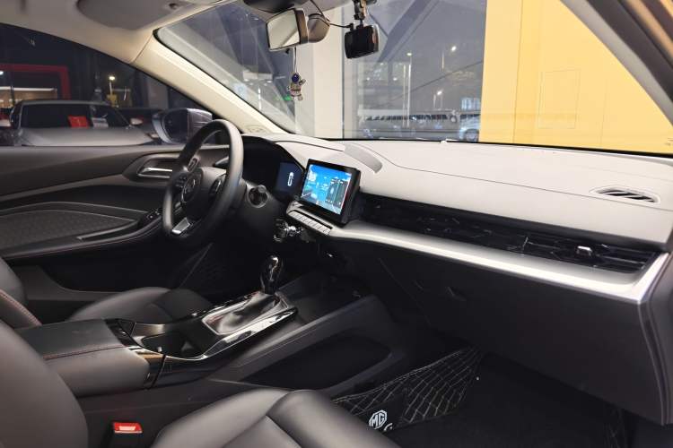 Used MG 5 2021 180 DVVT CVT Youth Luxury Edition
