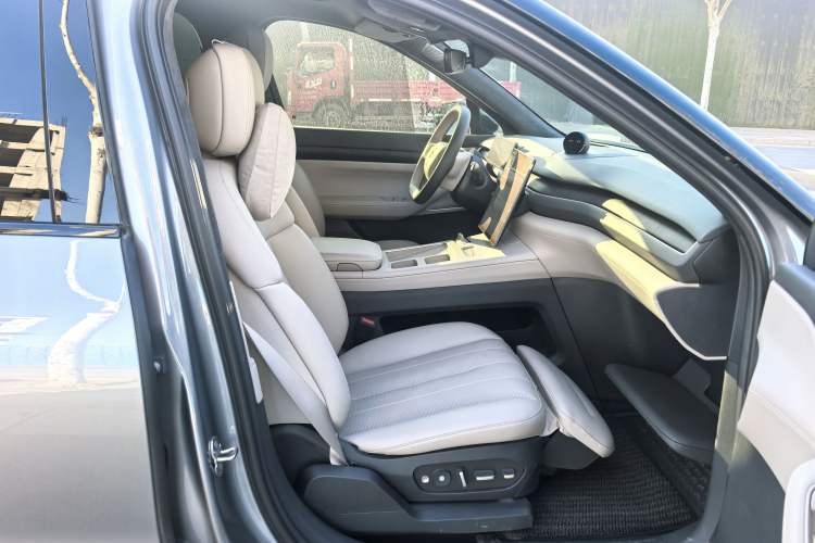 Used Nio ES8 2024 75 kWh Executive Edition
