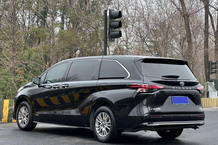 Used Toyota Sienna 2021 2.5L Hybrid Premium Edition