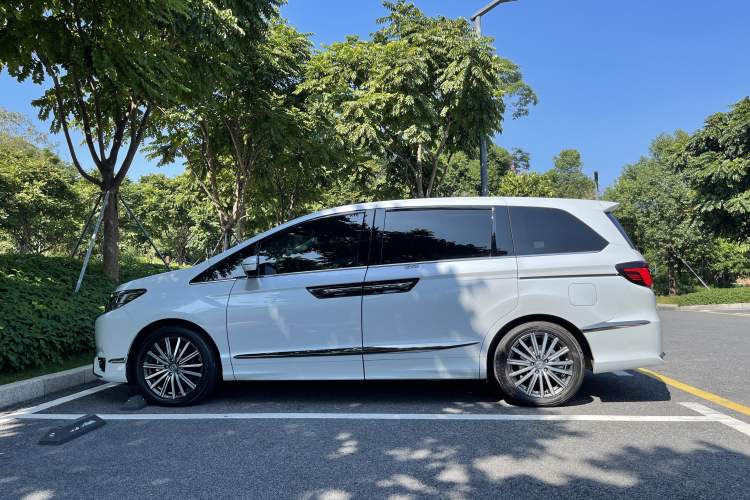 Used Honda Elysion 2024 2.0L eHEV Luxury Edition
