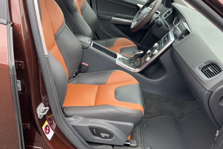 Used Volvo V60 2016 Cross Country T6 AWD