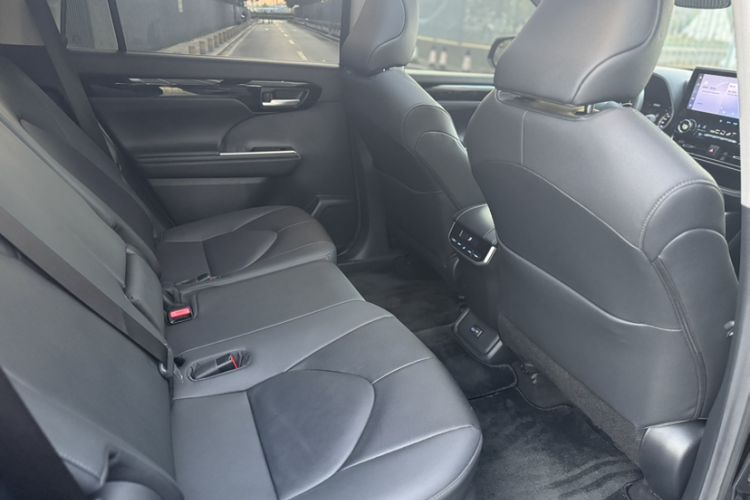 Used Toyota Highlander 2022 Dual-Engine 2.5L Four-Wheel Drive Prestige Version 7 Seats
