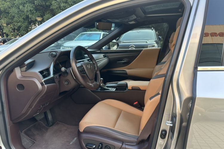 Used Lexus ES 2021 300h Excellence Edition
