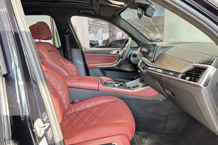 Used BMW X5 2023 xDrive 40Li M Sport Night Edition Package
