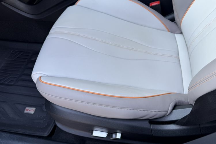 Used BYD Song Pro New Energy 2024 HONOR Edition DM-i 71KM Navigation Model
