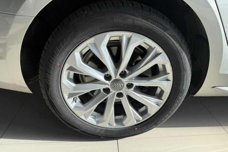 Used Audi A4L 2017 40 TFSI Ambition Edition
