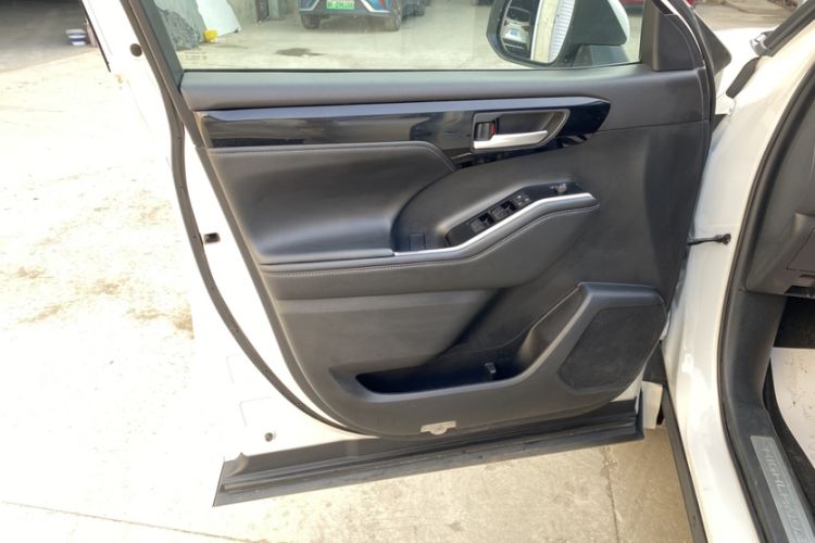 Used Toyota Highlander 2022 Dual-Engine 2.5L Four-Wheel Drive Prestige Version 7 Seats