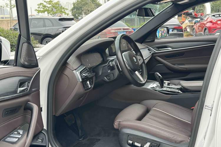 Used BMW 5 Series 2023 530Li Luxury Edition M Sport Package
