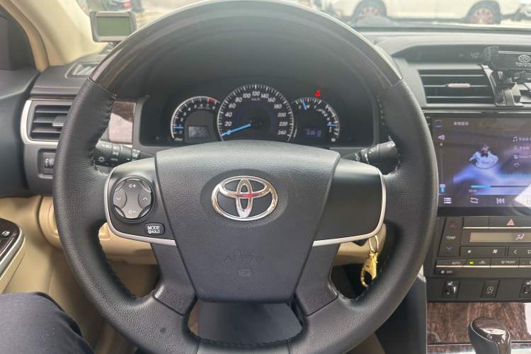 Used Toyota Camry 2016 2.0G 10th Anniversary Leading Edition
