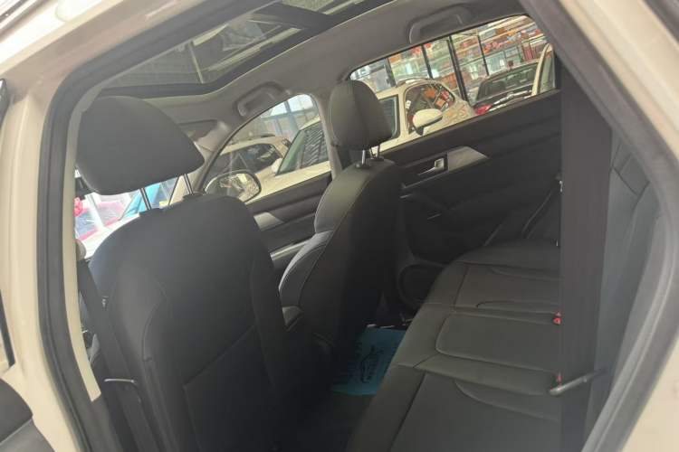 Used Haval H2 2018 Chuanxiang Edition Blue Badge 1.5T Dual-Clutch Two-Wheel Drive Fashionable Model
