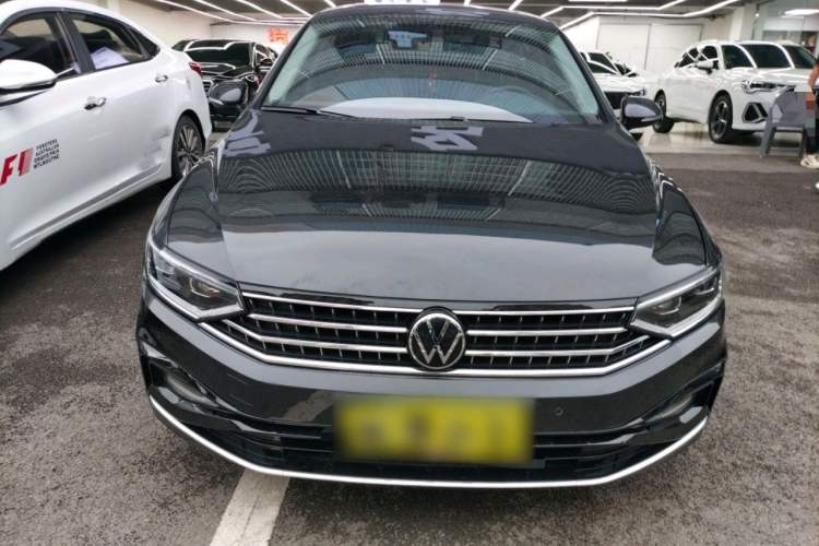 Used Volkswagen Magotan 2023 2 Million Units Limited Edition 330TSI DSG Leading Version
