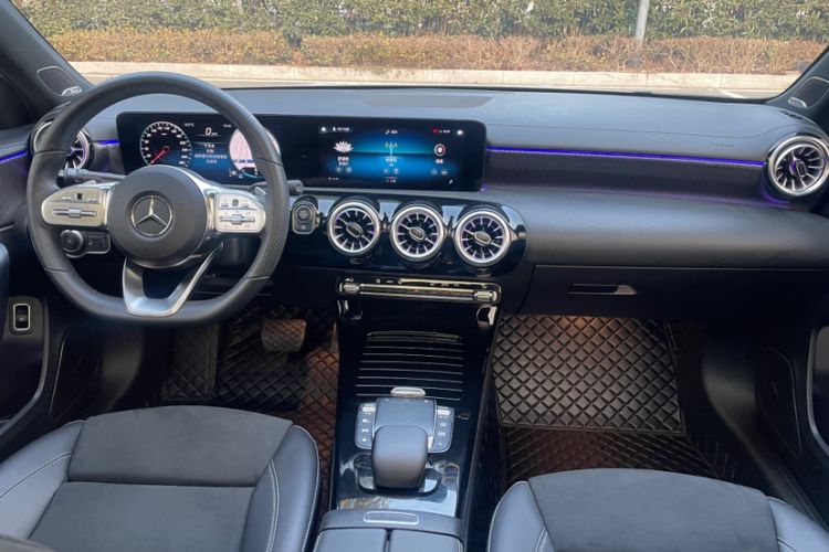 Used Mercedes-Benz A-Class 2022 Revised Version A 200 L Sport Sedan Fashionable Style
