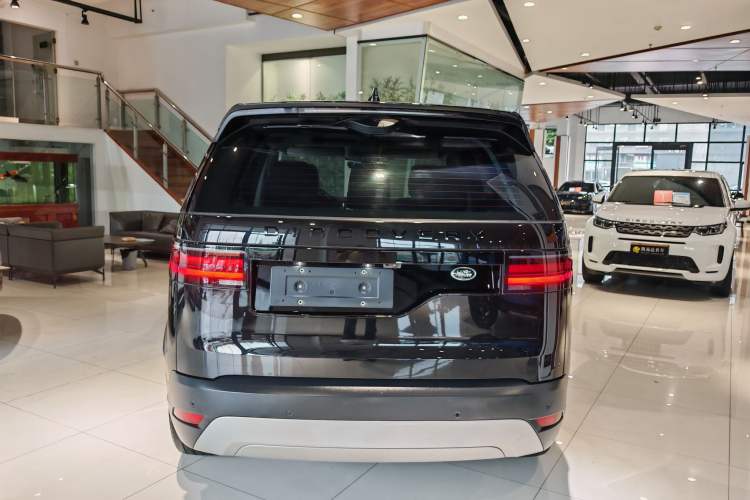 Used Land Rover Discovery 2023 300PS S
