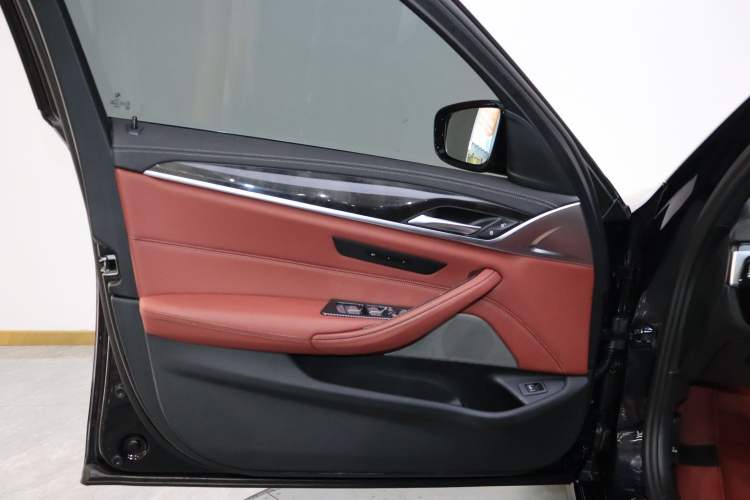 Used BMW 5 Series 2022 Second Facelift 525Li M Sport Package
