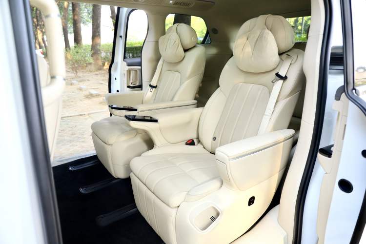 Used VOYAH Dream 2025 PHEV Four-Wheel Drive Prestige Kunpeng Edition
