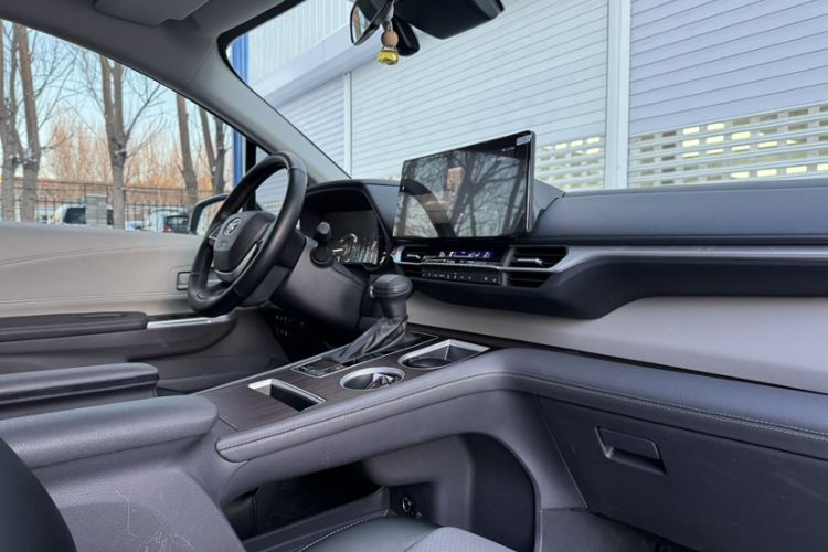 Used Toyota Sienna 2023 2.5L Hybrid Comfort Edition